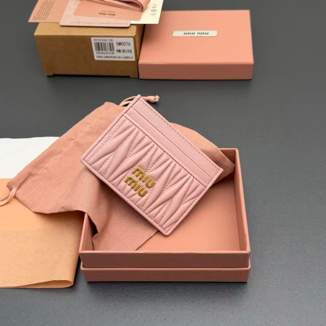 미우 미우 마테라쎄 나파 가죽 카드 홀더 앨러배스터 핑크 상품이미지6