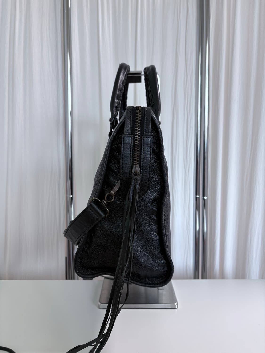 발렌시아가 시티 모터백 블랙 미디움 상품이미지3