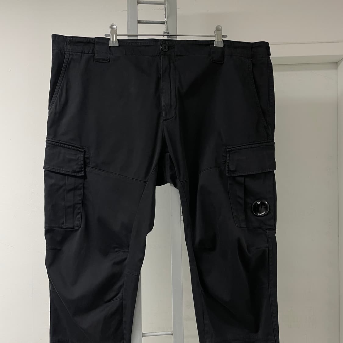 CP 컴퍼니 렌즈 카고 팬츠 블랙 56 상품이미지2