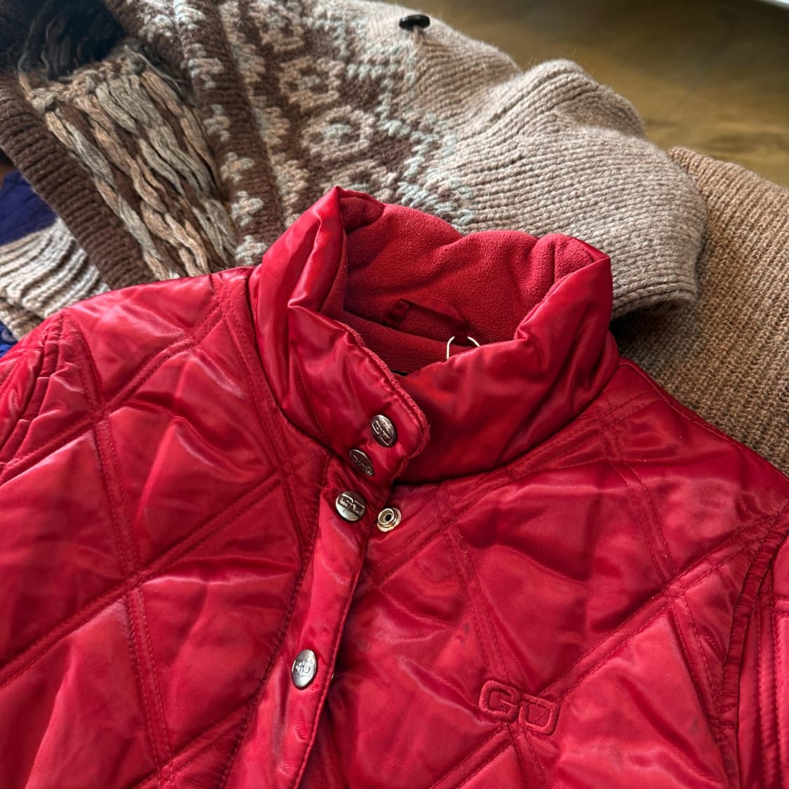 게스 진 버건디 유광 퀄팅 자켓 M 상품이미지3