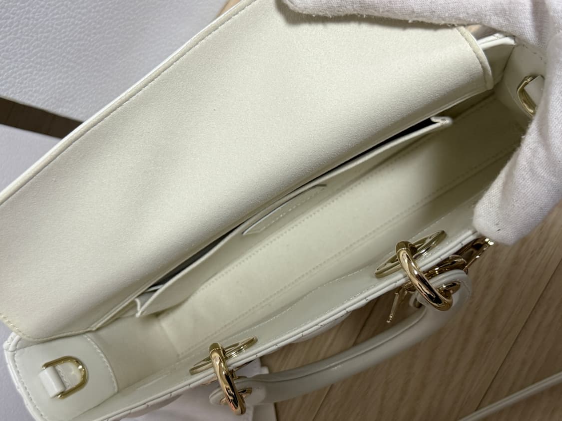 여왕공장 디올 디조이백 미디움 라떼컬러 새상품 상품이미지6