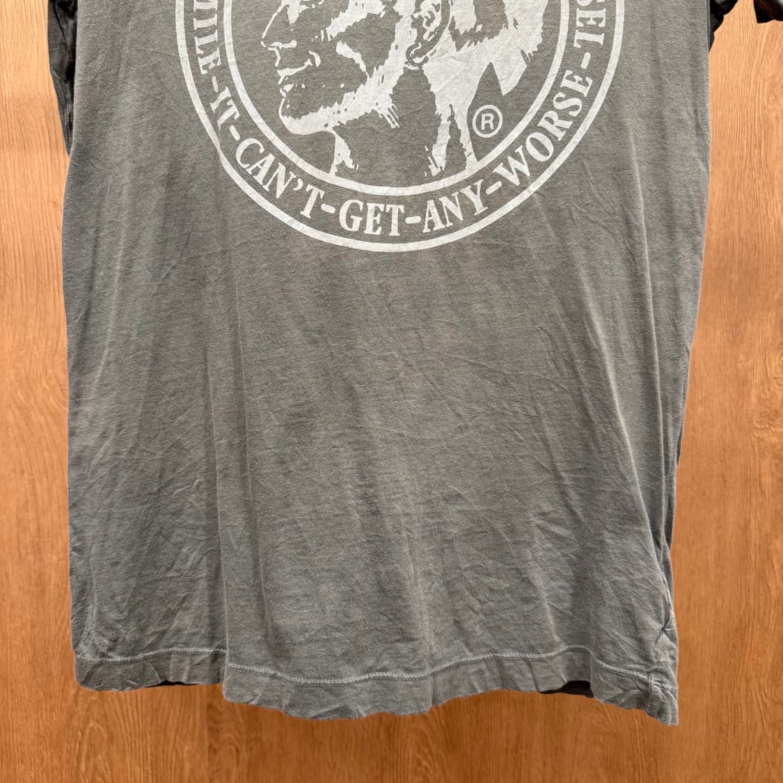 디젤 모히칸 헤드 그래픽 프린트 반팔 티셔츠 빈티지 로고 디테일 그레이 상품이미지5