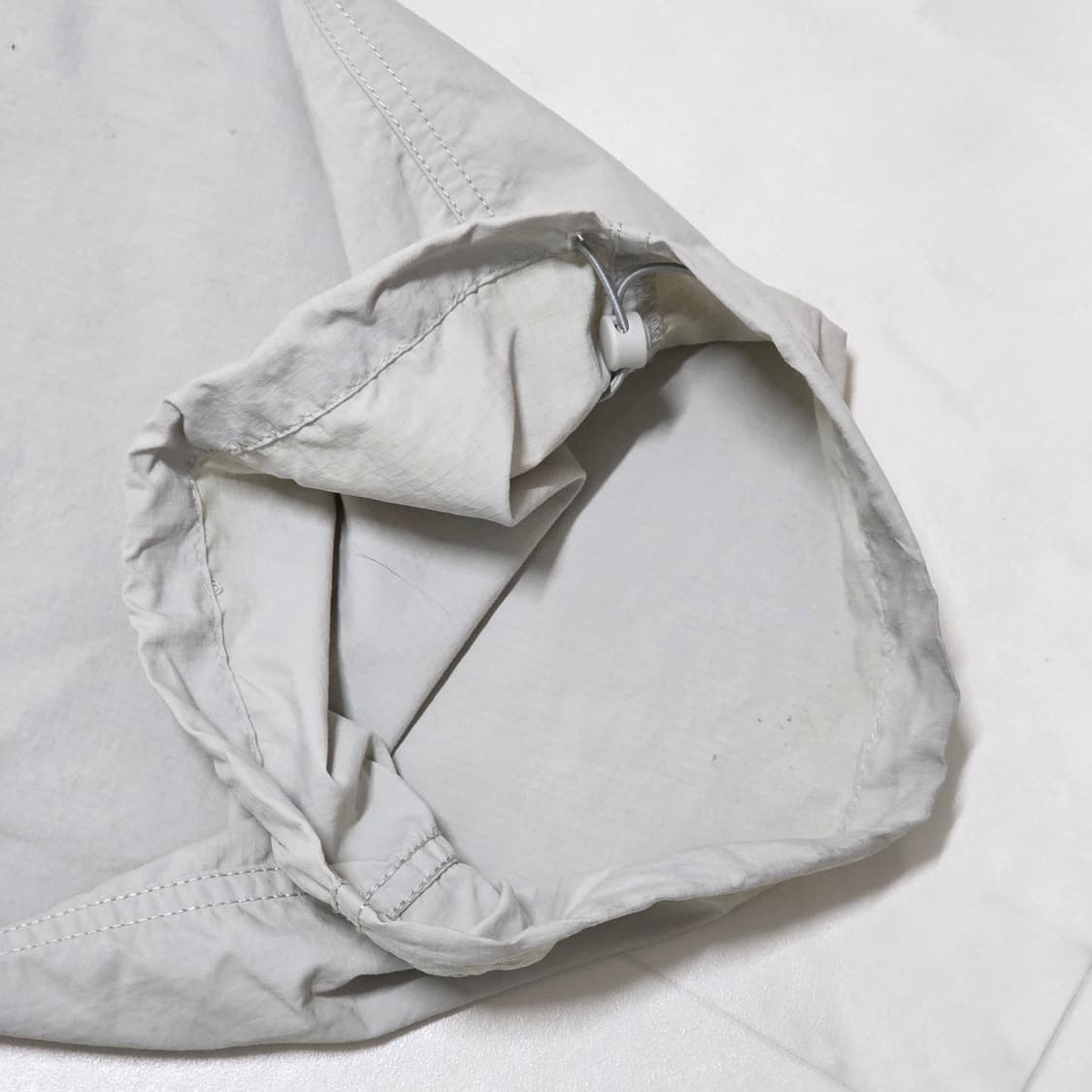 XL) GU 나일론 파라슈트 와이드 팬츠 라이트그레이 상품이미지4