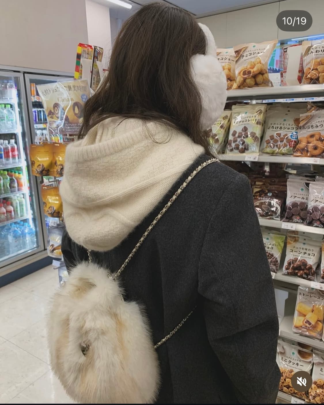 더바넷 퍼 백팩 Fur Drawstring Backpack_Ivory 상품이미지1