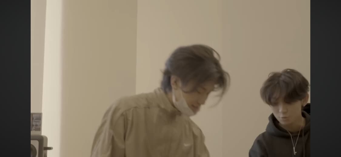 [래퍼 샤이보이토비 착용] 나이키 트랙 자켓 카키 화이트 L 상품이미지5