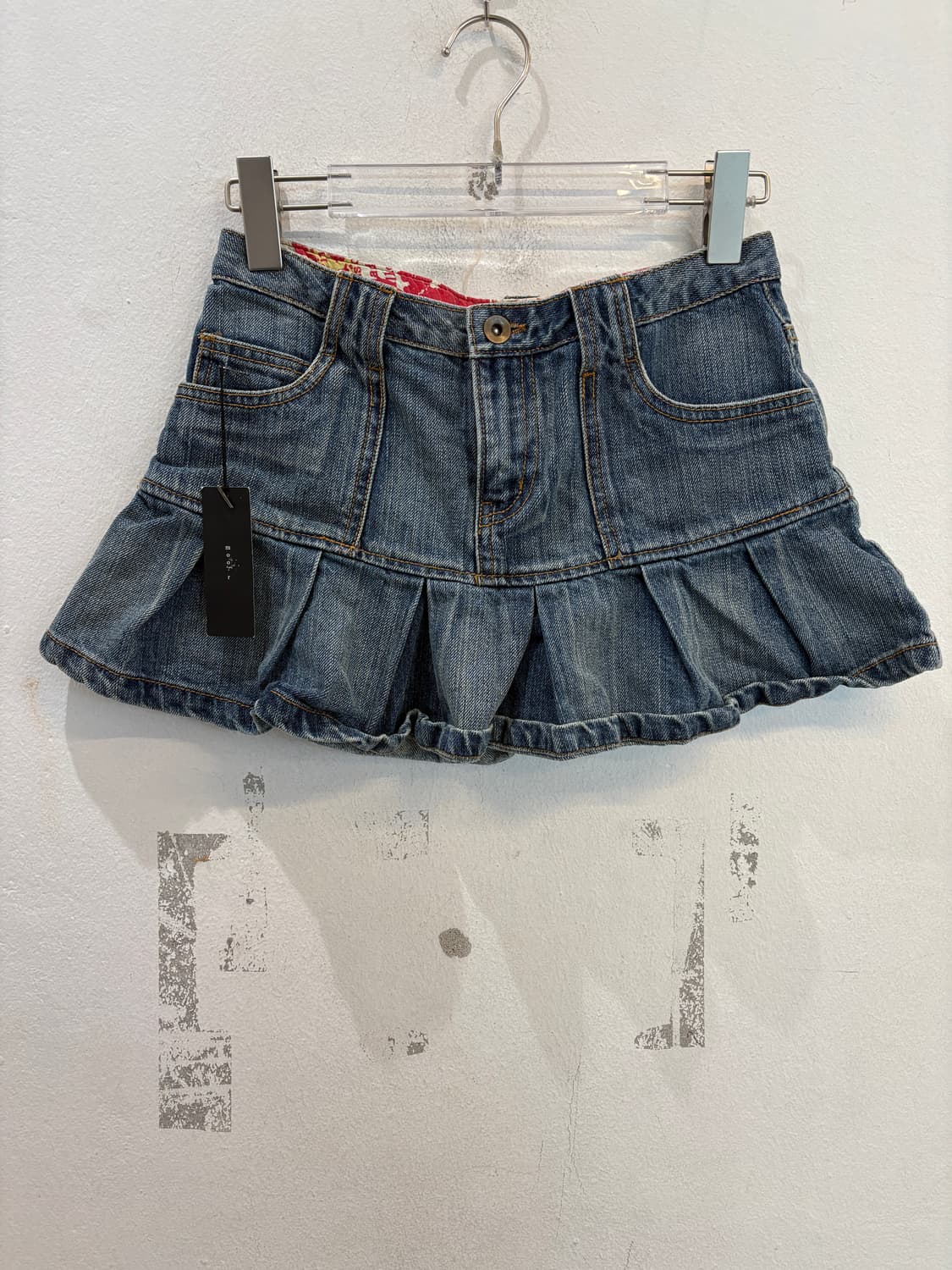 DAKS Pleated Denim Mini Skirt 상품이미지3