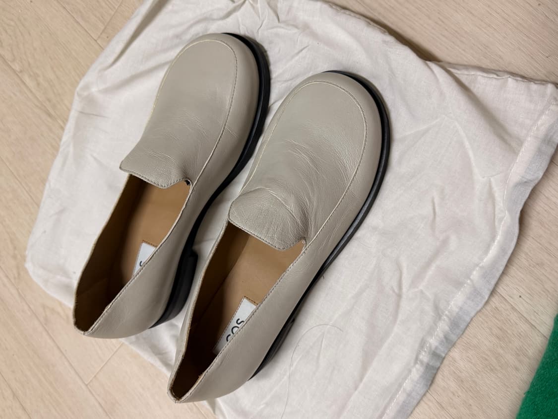 COS 아이보리 로퍼 상품이미지1