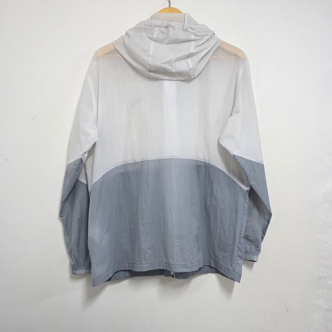 XL 푸마 화이트 그레이 초경량 후드 바람막이 상품이미지3