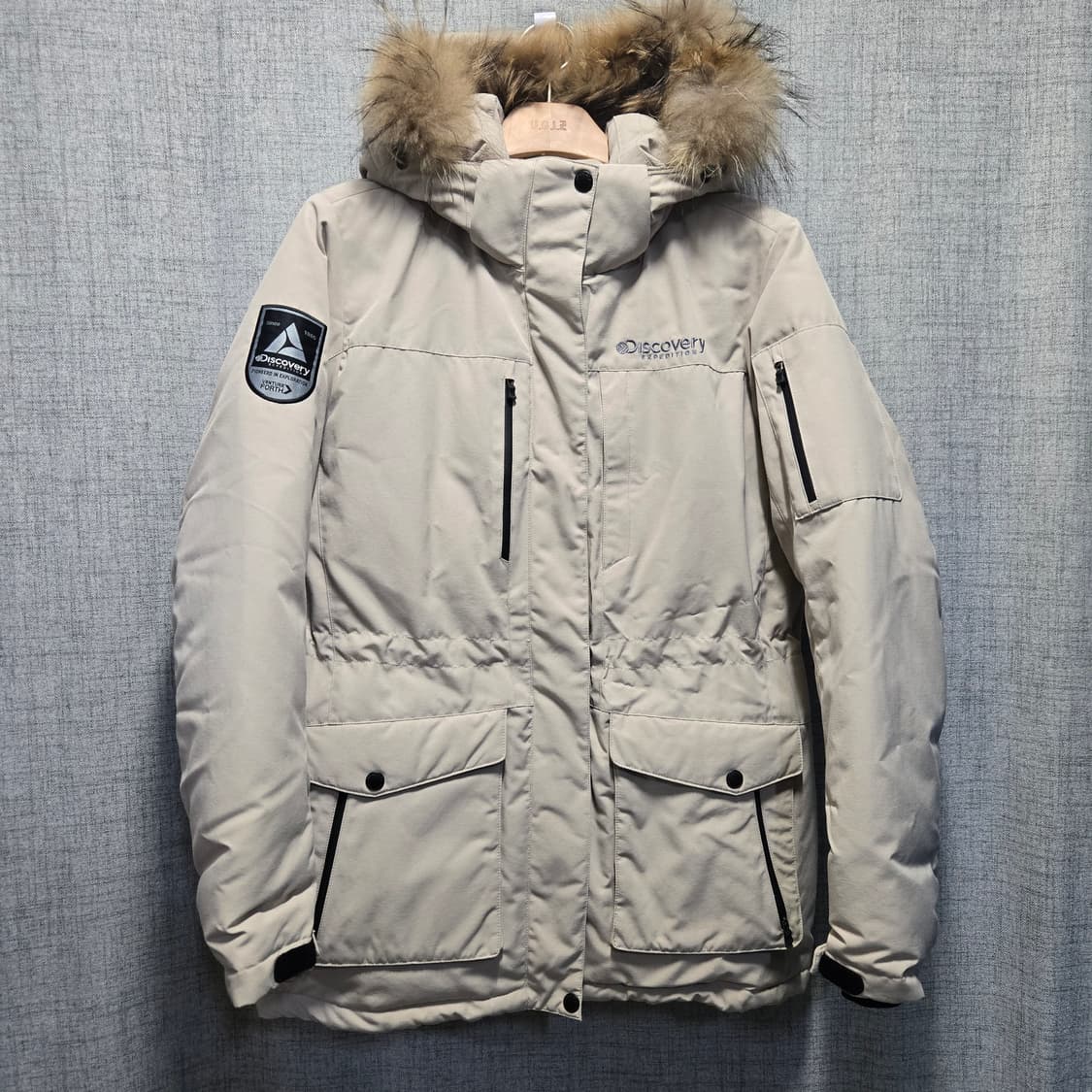 디스커버리 익스페디션  여성 마운틴쿡 구스다운 너구리털 패딩  상품이미지1