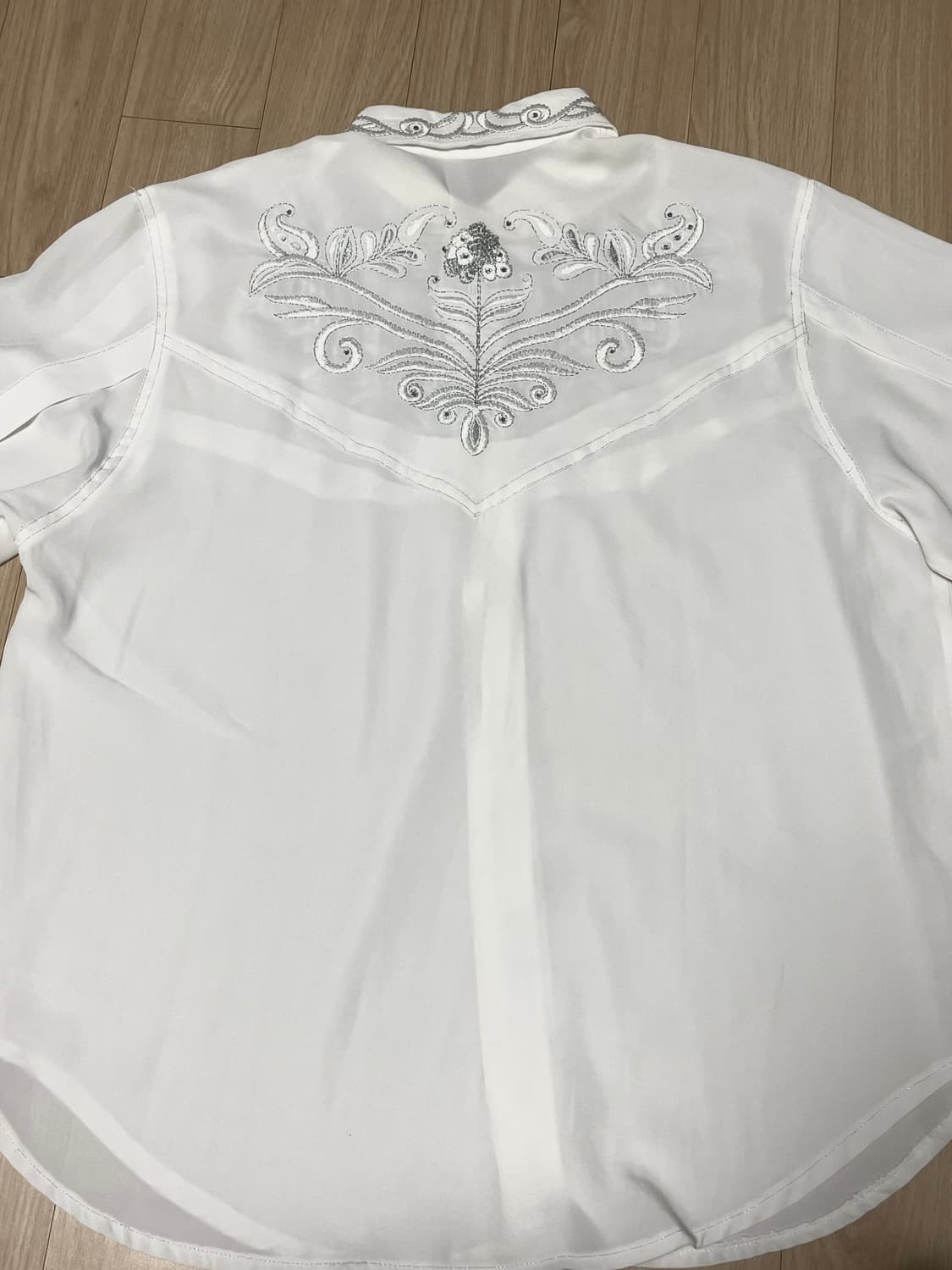 에스닉 자수 큐빅 화이트 와이셔츠 상품이미지4