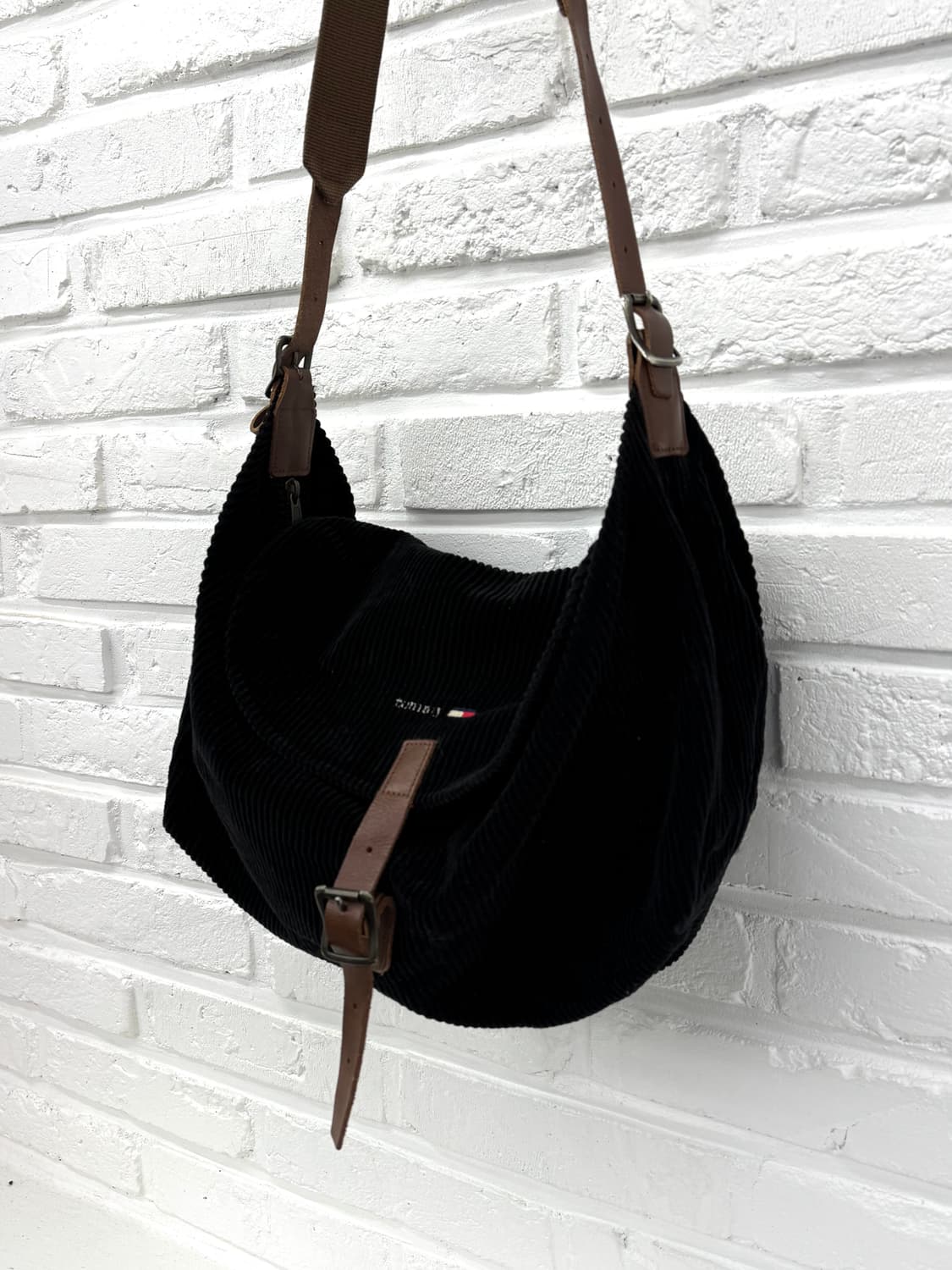 타미걸 블랙 코듀로이 메신저백 상품이미지4