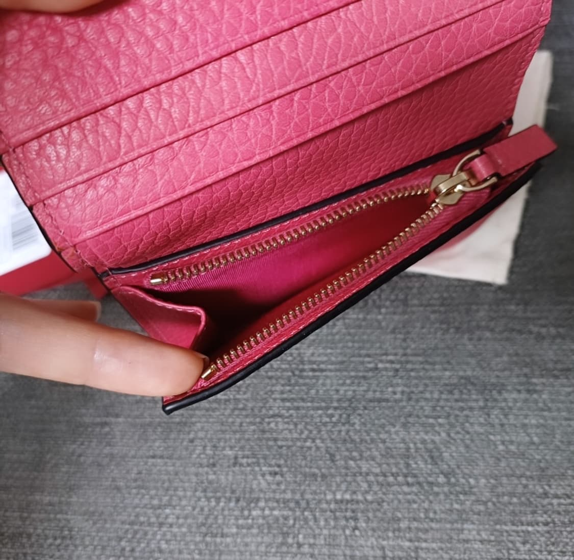 발렌티노 스몰사이즈 락스터드 지갑 상품이미지6