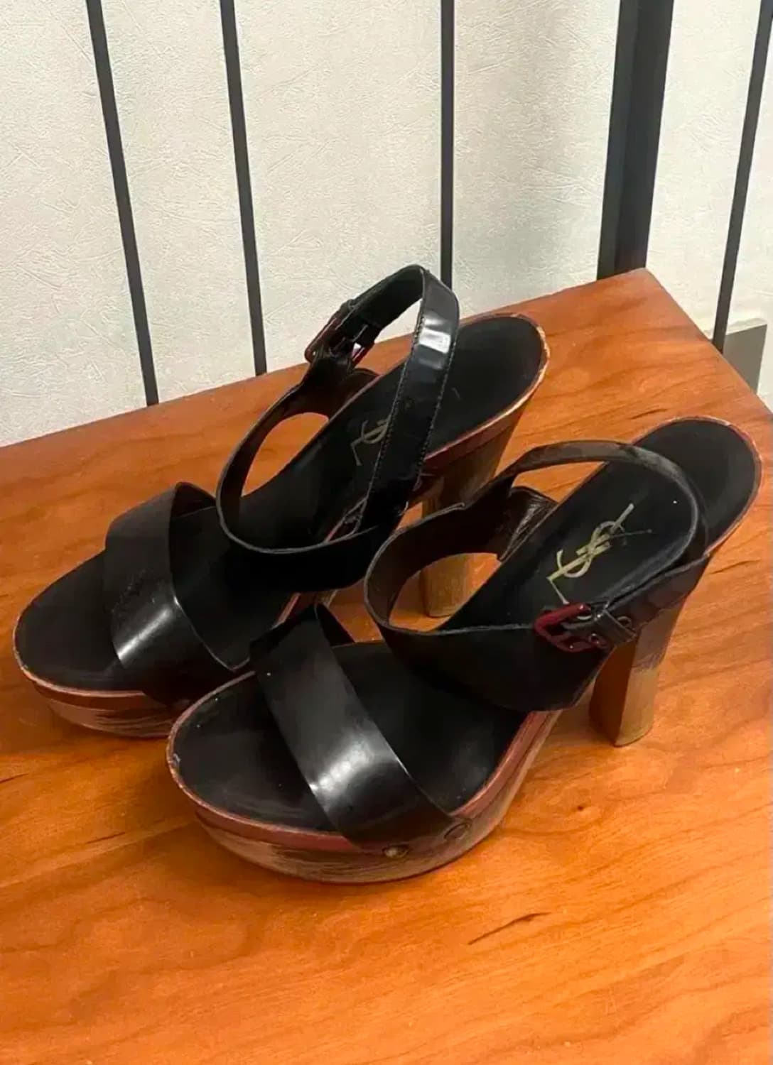 입생로랑 블랙 가죽 가보시 스트랩 샌들힐 245 상품이미지6