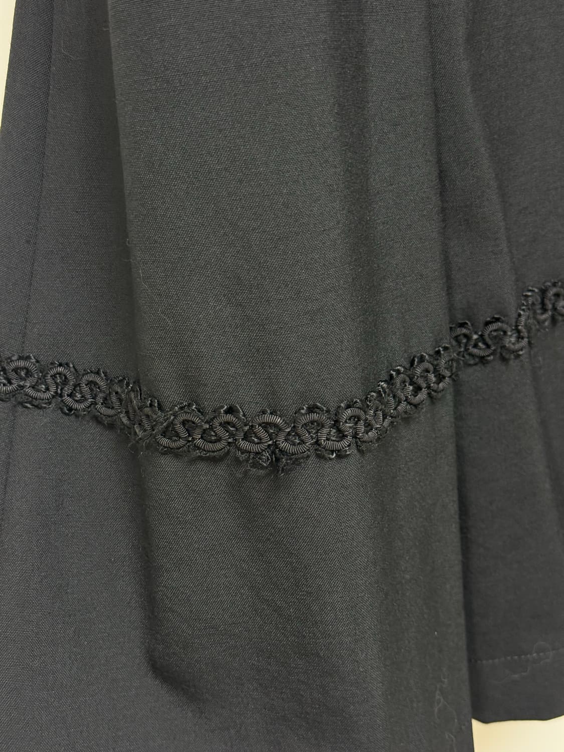 Comme des Garcons 꼼데가르송 블랙 미디 스커트 상품이미지3