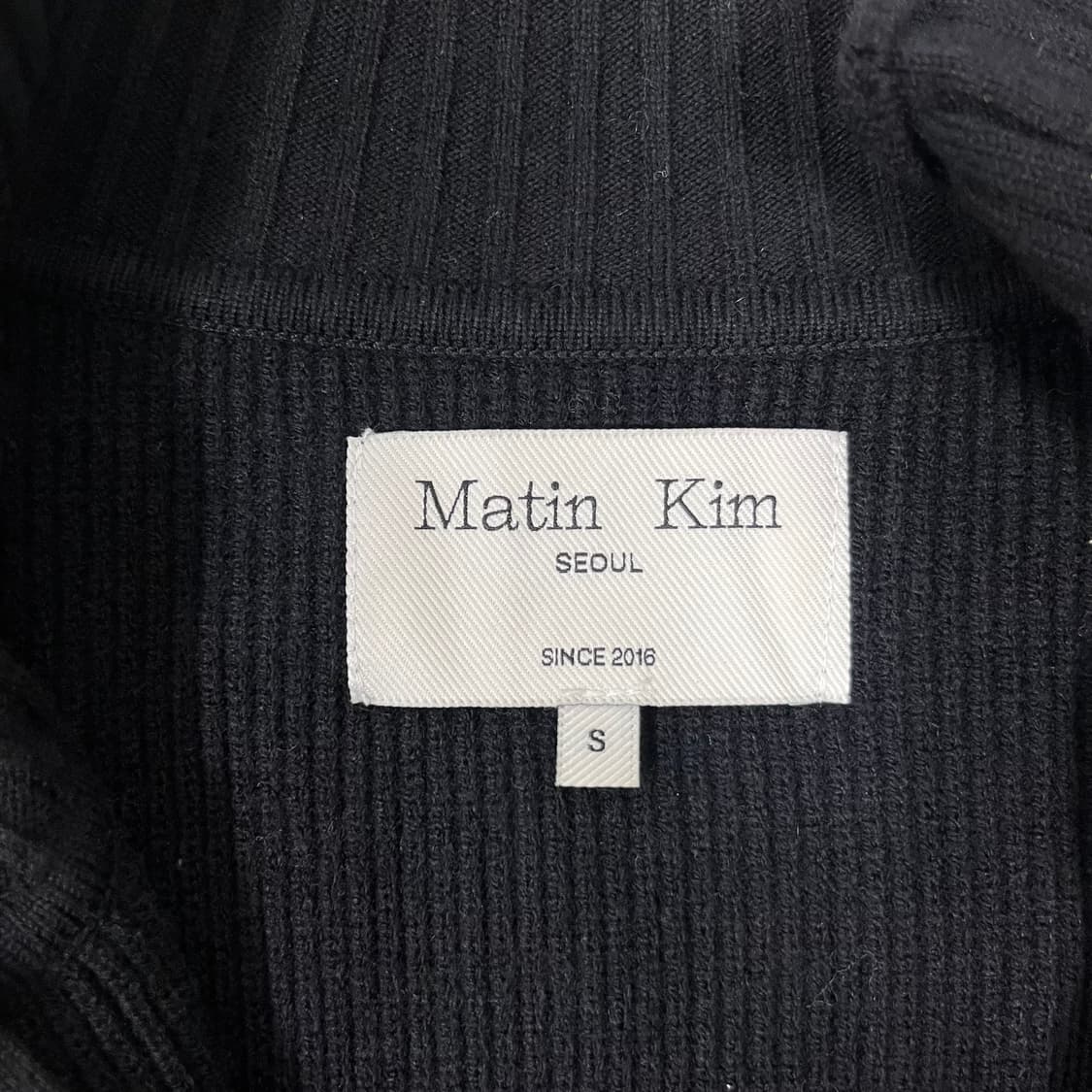 24FW 마뗑킴 스펠 포인트 스트라이프 니트 집압 가디건 상품이미지5