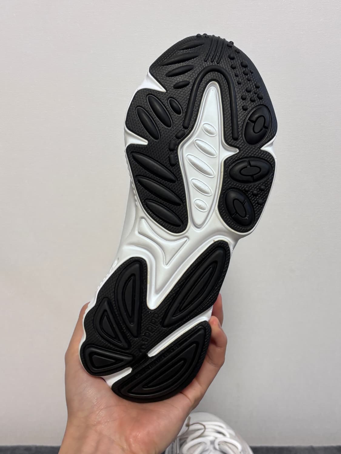 새상품) 220(225~230) 아디다스 코리아 오즈위고 흰색 운동화 상품이미지5