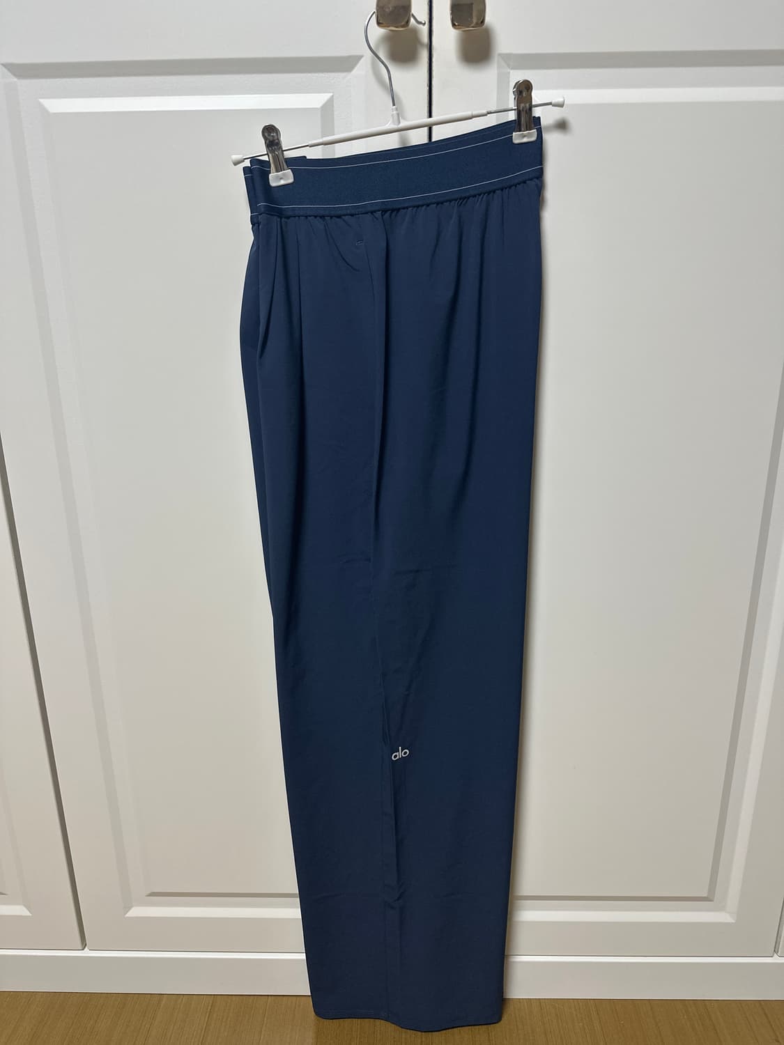 Alo 알로 수트업 트라우저 레귤러 S 네이비 새상품 상품이미지4