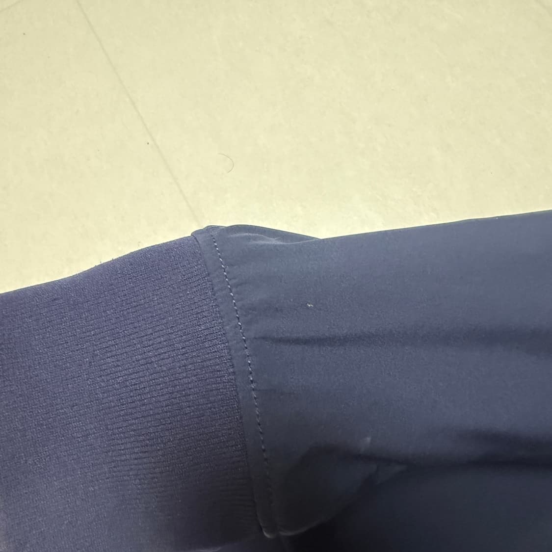 [표기XL 실측 L] 스톤아일랜드 라이트 소프트쉘 바람막이 자켓 블루 상품이미지3