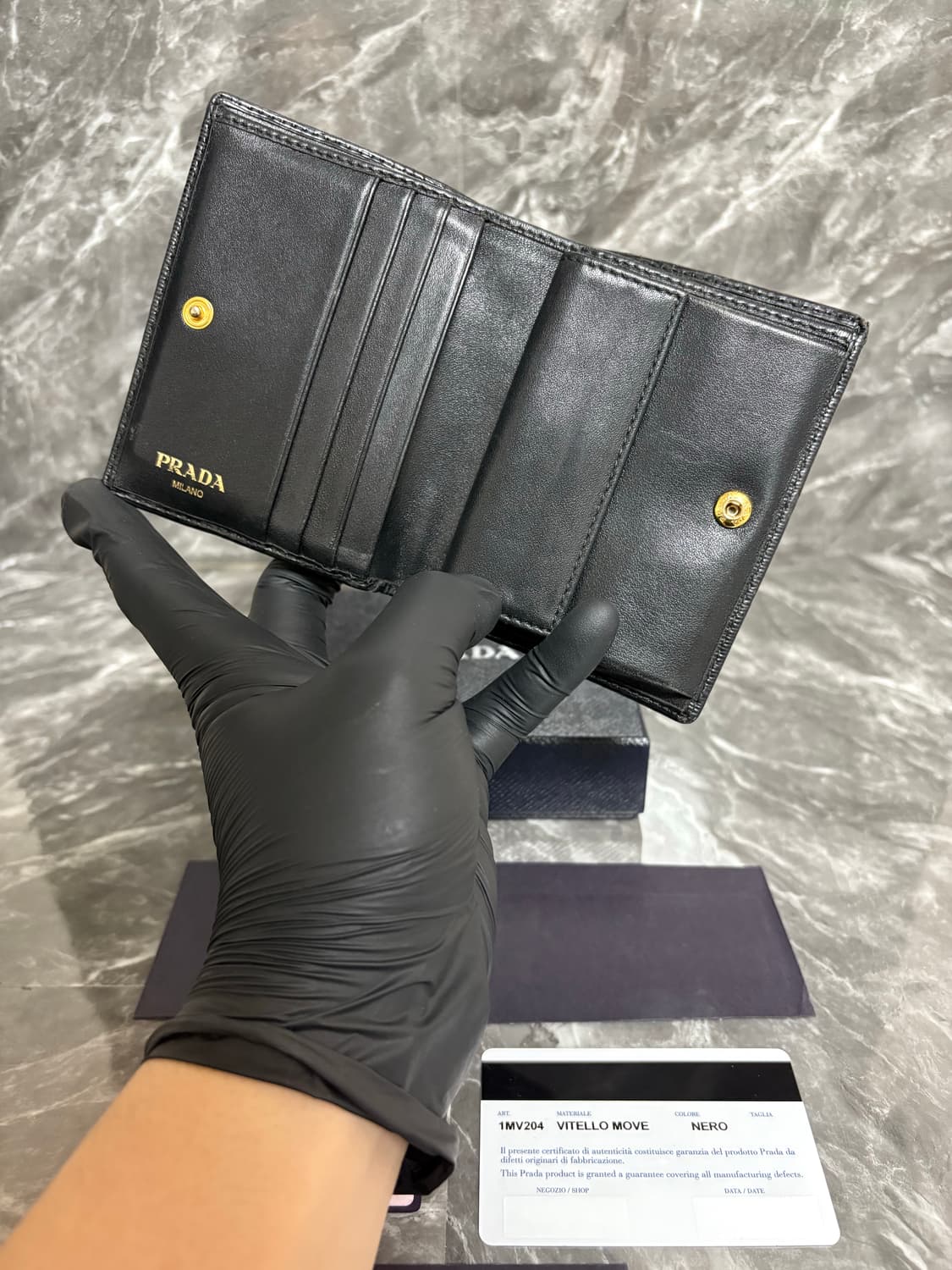 프라다 비텔로 무브 카프스킨 금장로고 반지갑 상품이미지2