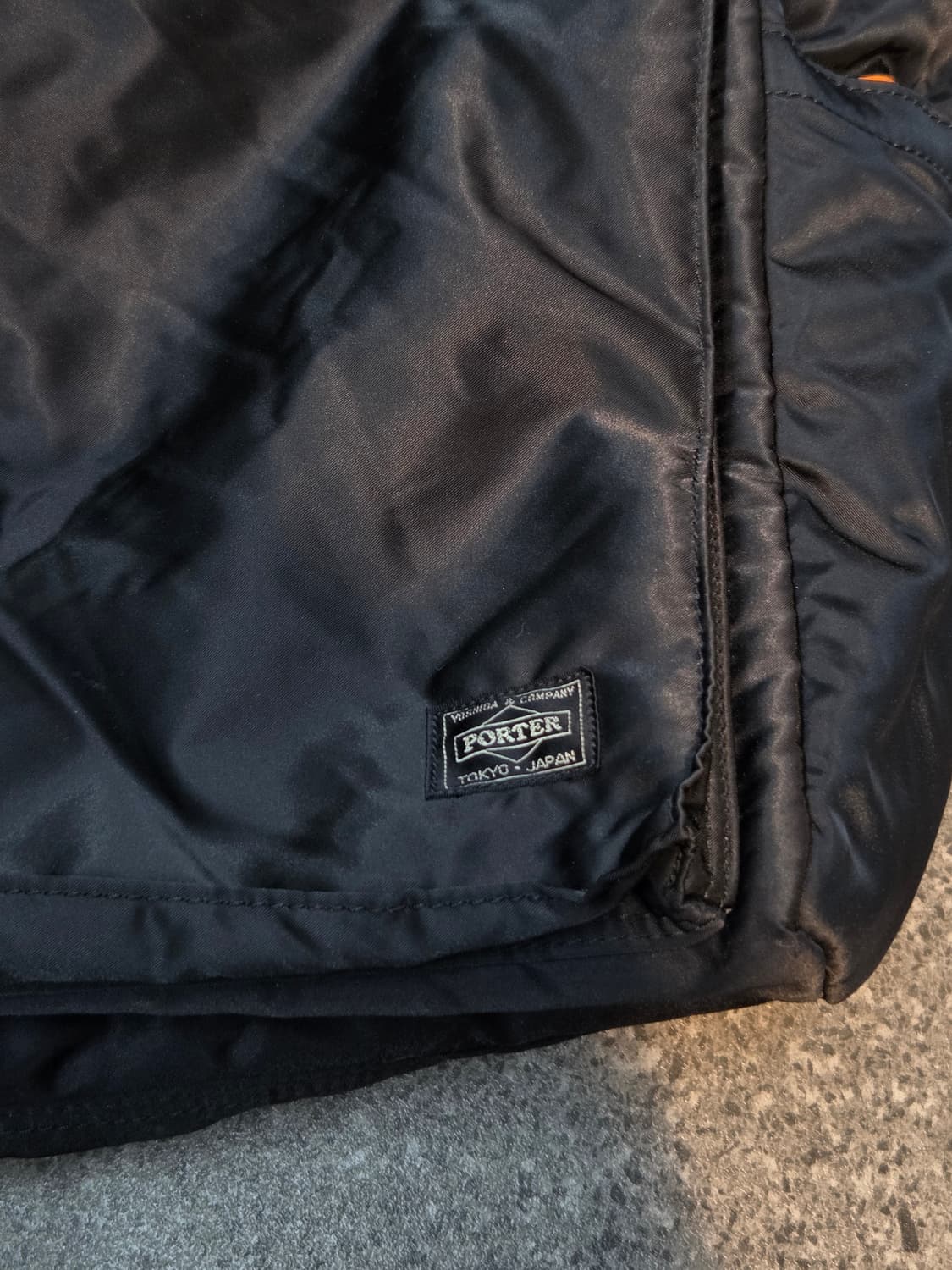 Yoshida porter 포터 빅 탱커 블랙 크로스백 숄더백 상품이미지4