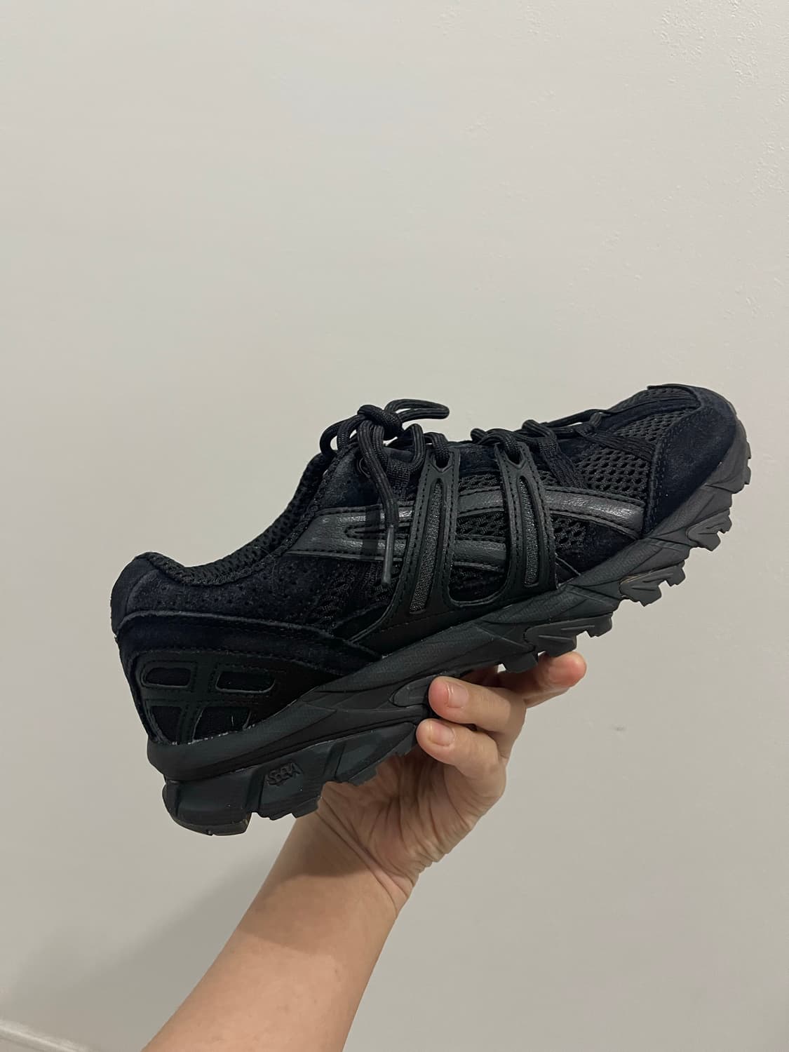 Asics 아식스 젤 소노마 올블랙 스웨이드 245mm 상품이미지4