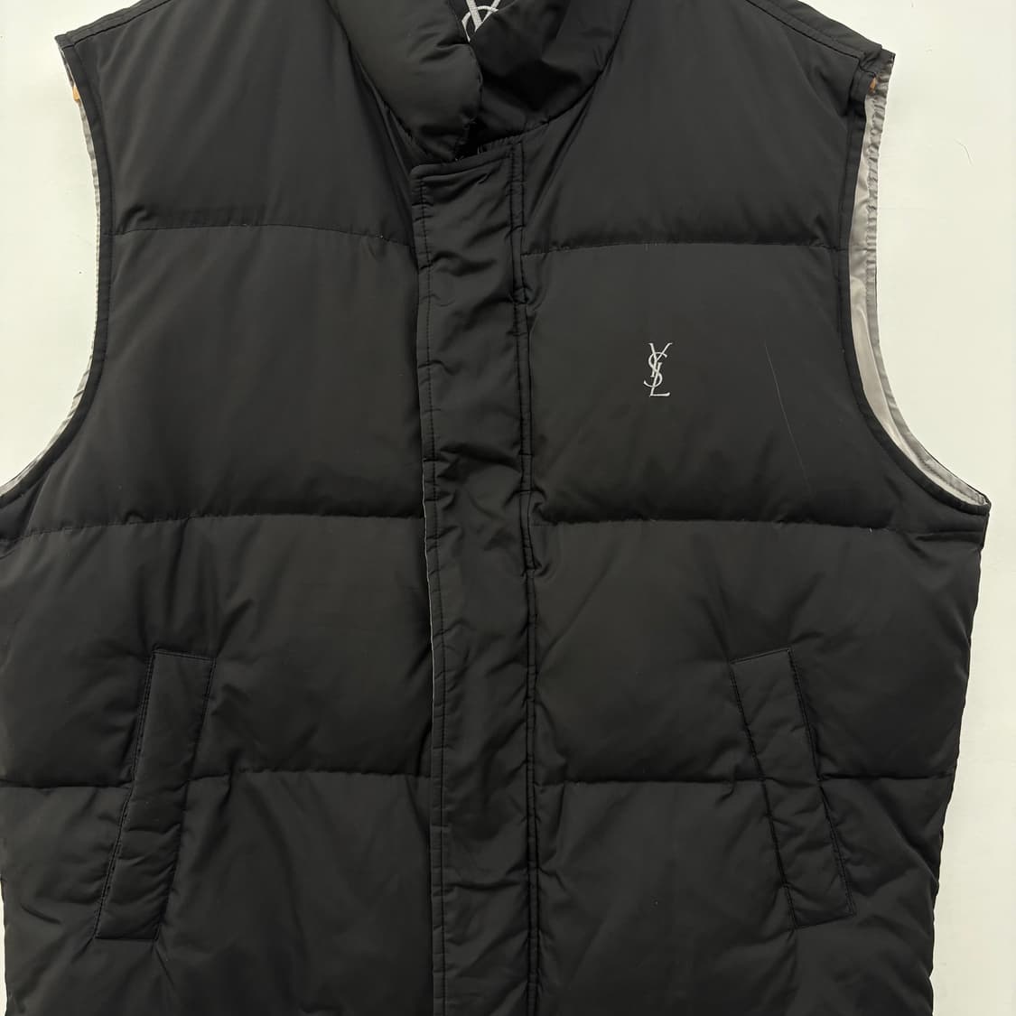 입생로랑 블랙 패딩 조끼 남/M 상품이미지2