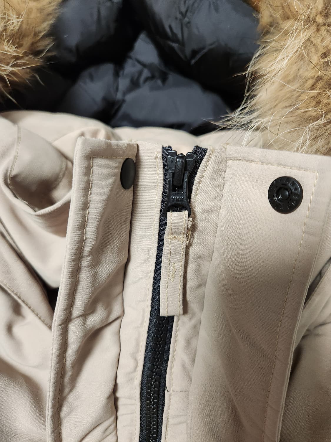 아이더 카라스 다운 패딩 지켓 사이즈95(m)

사용감 및 군데군데 오염 상품이미지3