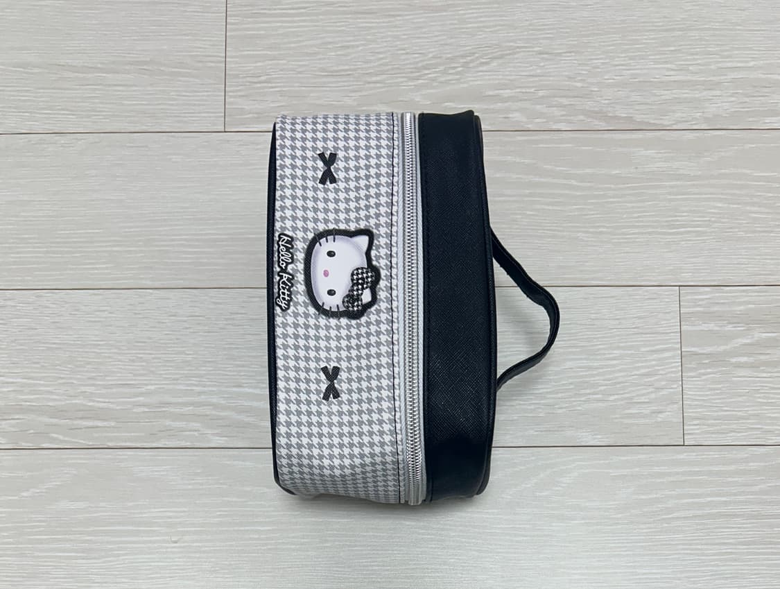 헬로키티 모노톤 걸리 손잡이 파우치 블랙 체크 상품이미지4