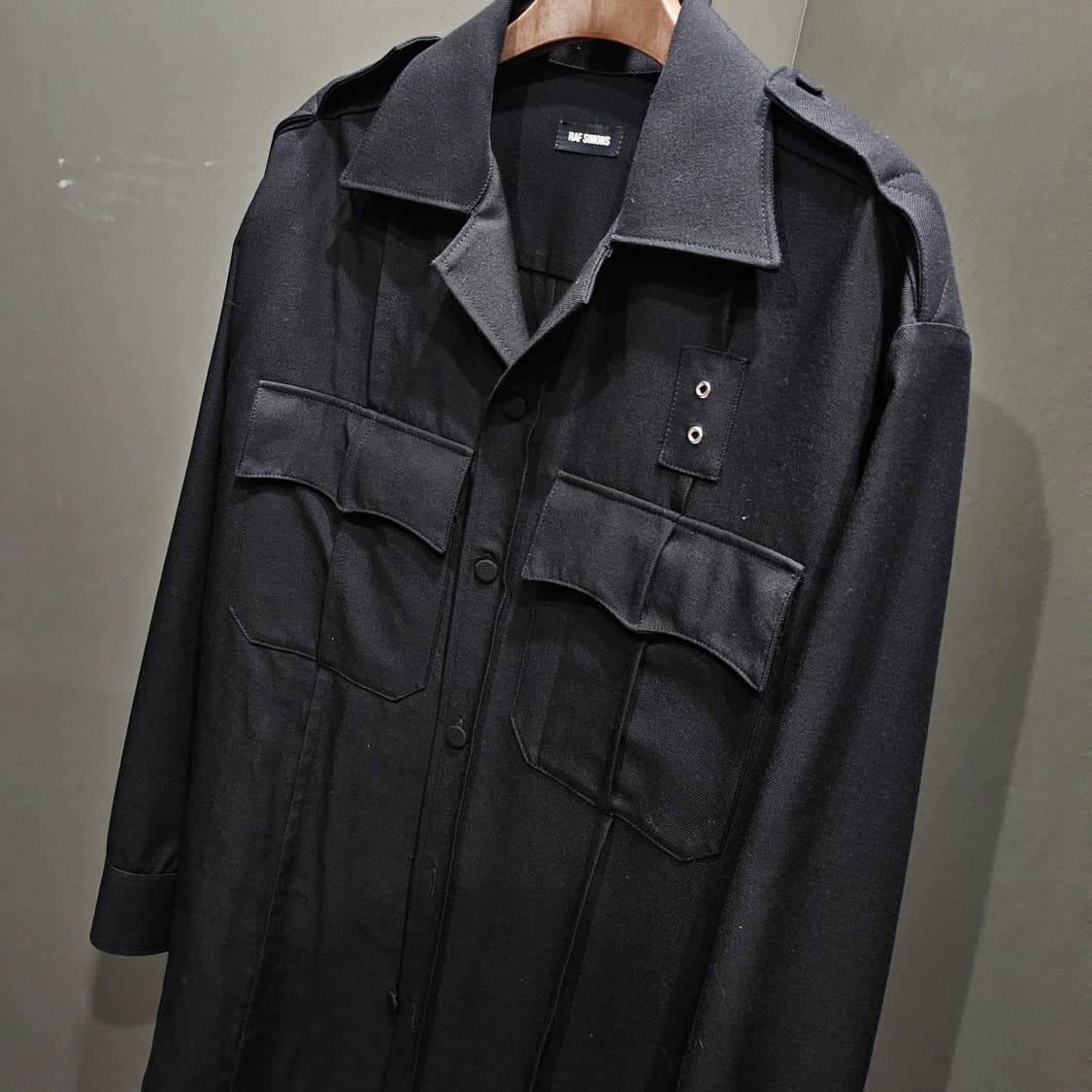 라프시몬스 밀리터리 발마칸 견장 블랙 코트 상품이미지2