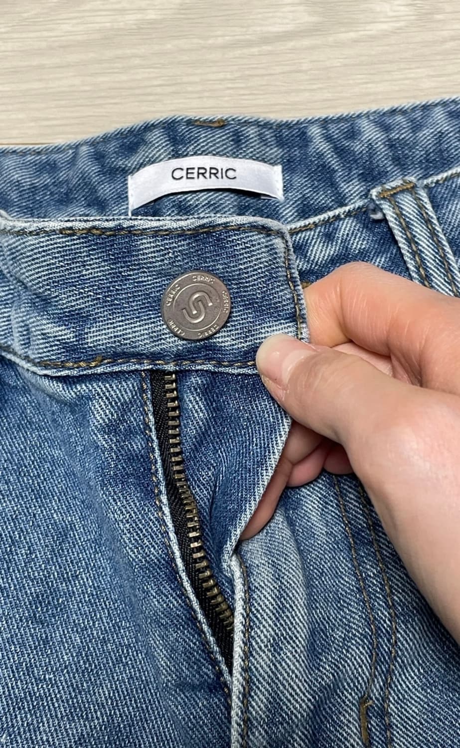 세릭 Cerric 디스트로이드 부츠컷 데님 (2사이즈) 상품이미지9