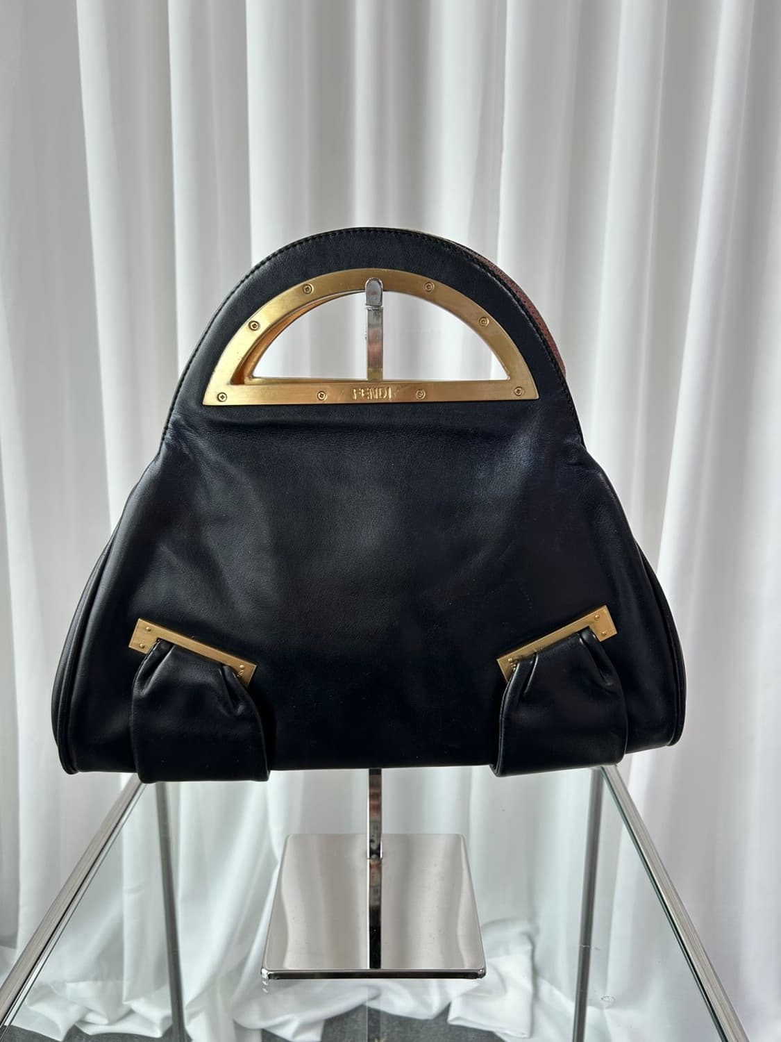 펜디 퍼스트 나파 레더 컷아웃 핸드백 상품이미지3