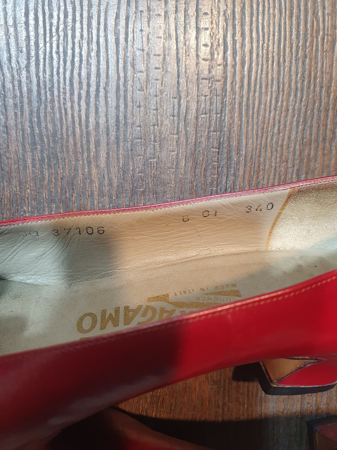 페라가모 레드 금장 펌프스 여성 구두 상품이미지4