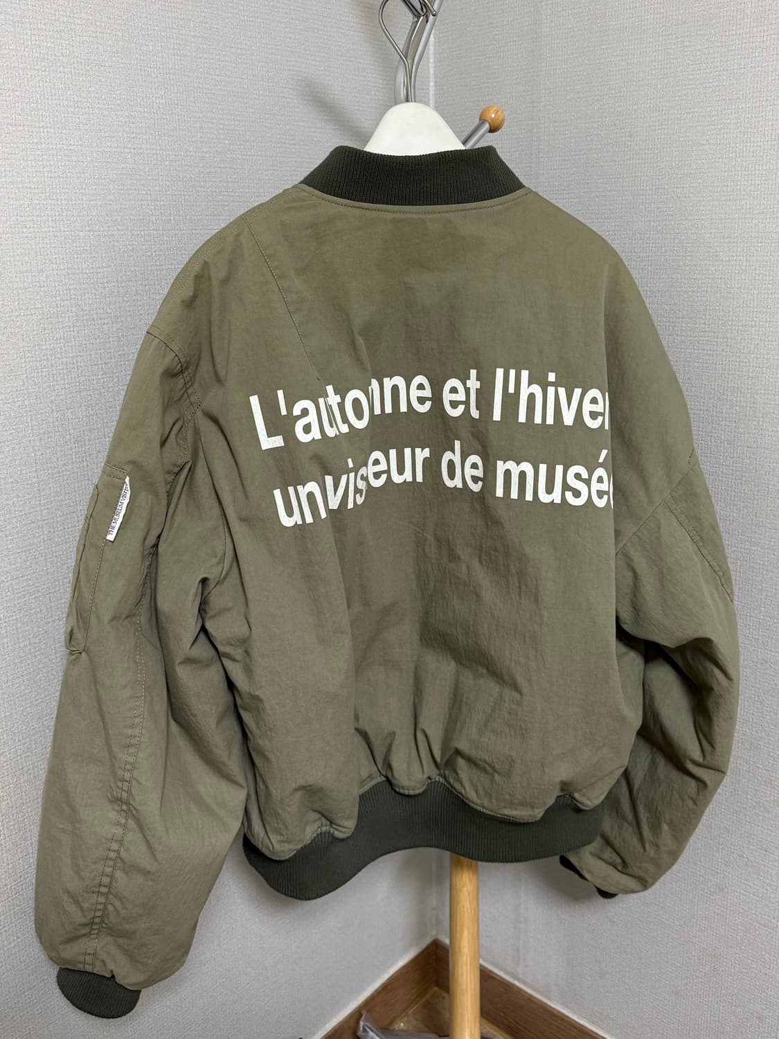 더뮤지엄비지터 MA-1 상품이미지2