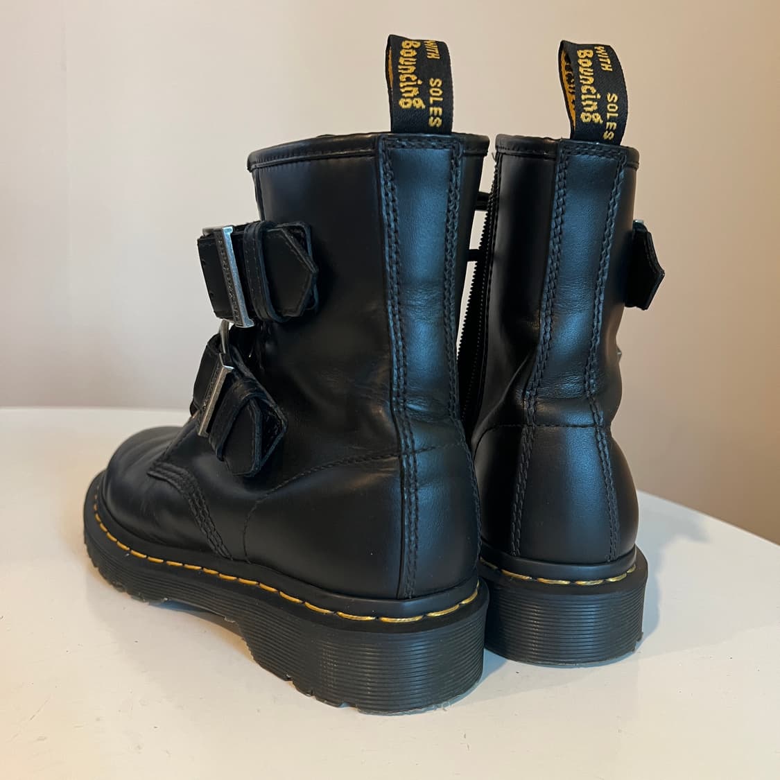 닥터마틴 1460 8홀 클래식 풀업 버클 부츠 상품이미지3