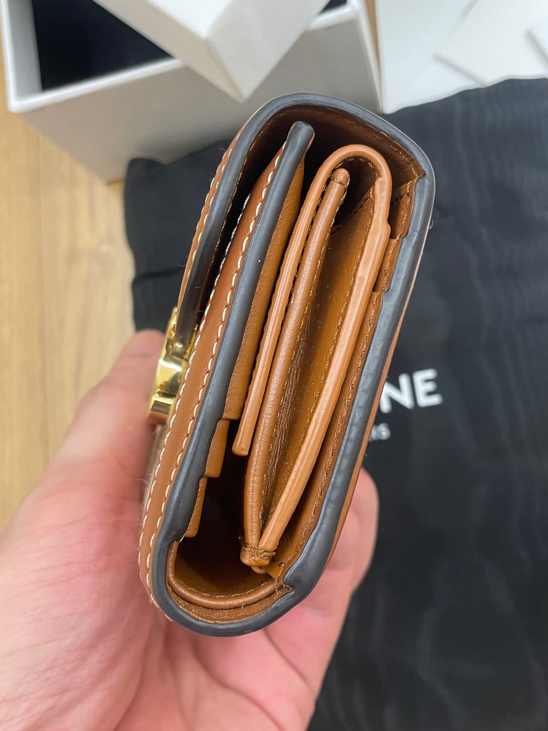 셀린느 트리옹프 캔버스 3단 반지갑 상품이미지5