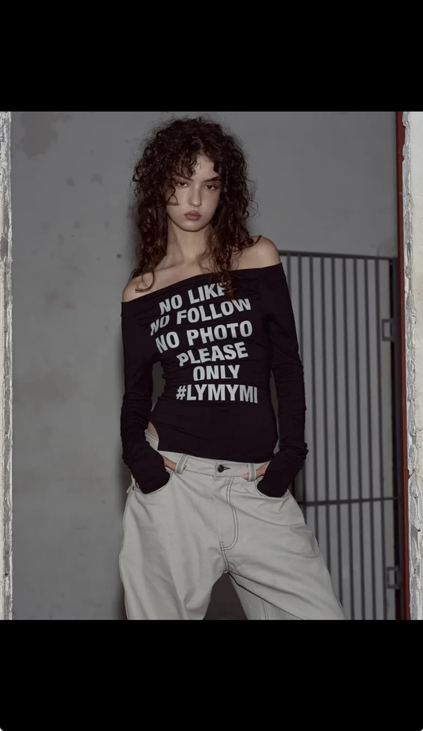 플리즈노팔로우 Kacy lettering off-shoulder 상품이미지1