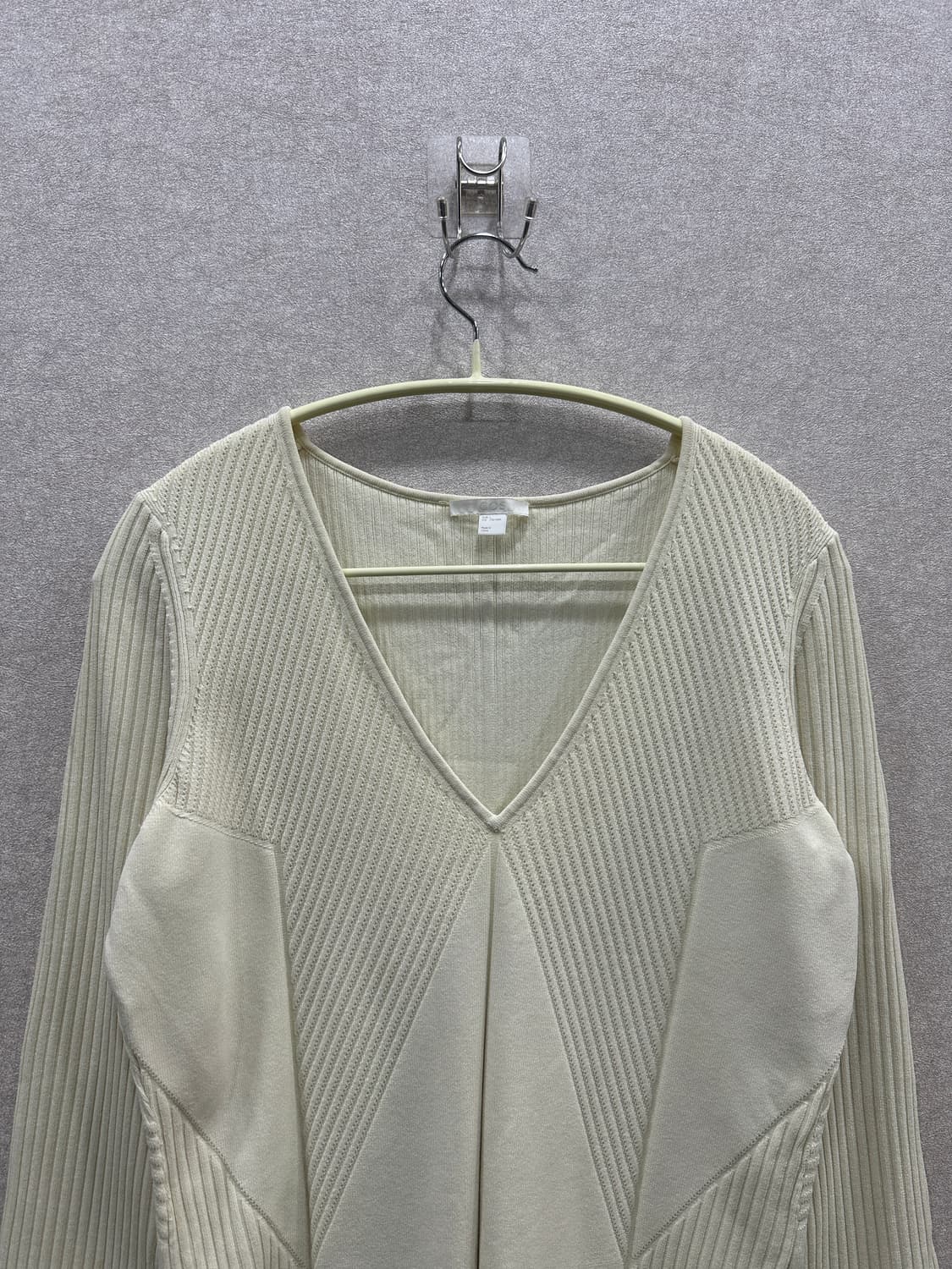 COS 브이넥 니트 상품이미지3