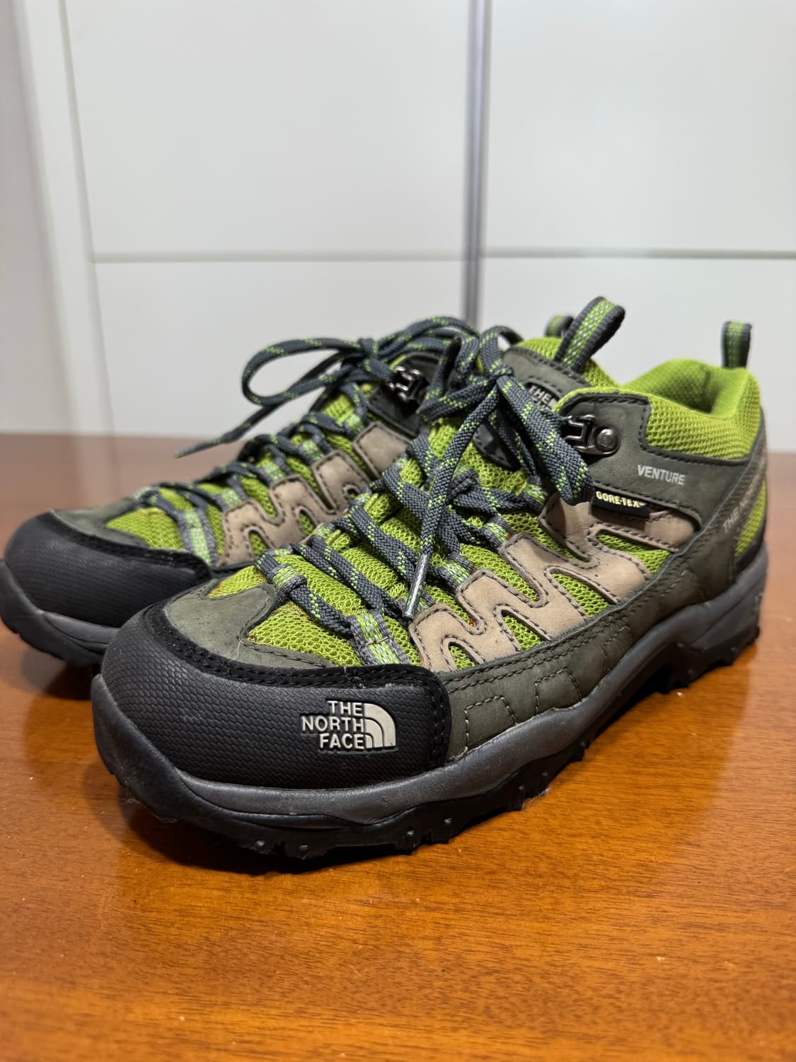 노스페이스 고어택스 여성용 하이킹화 240mm 상품이미지1