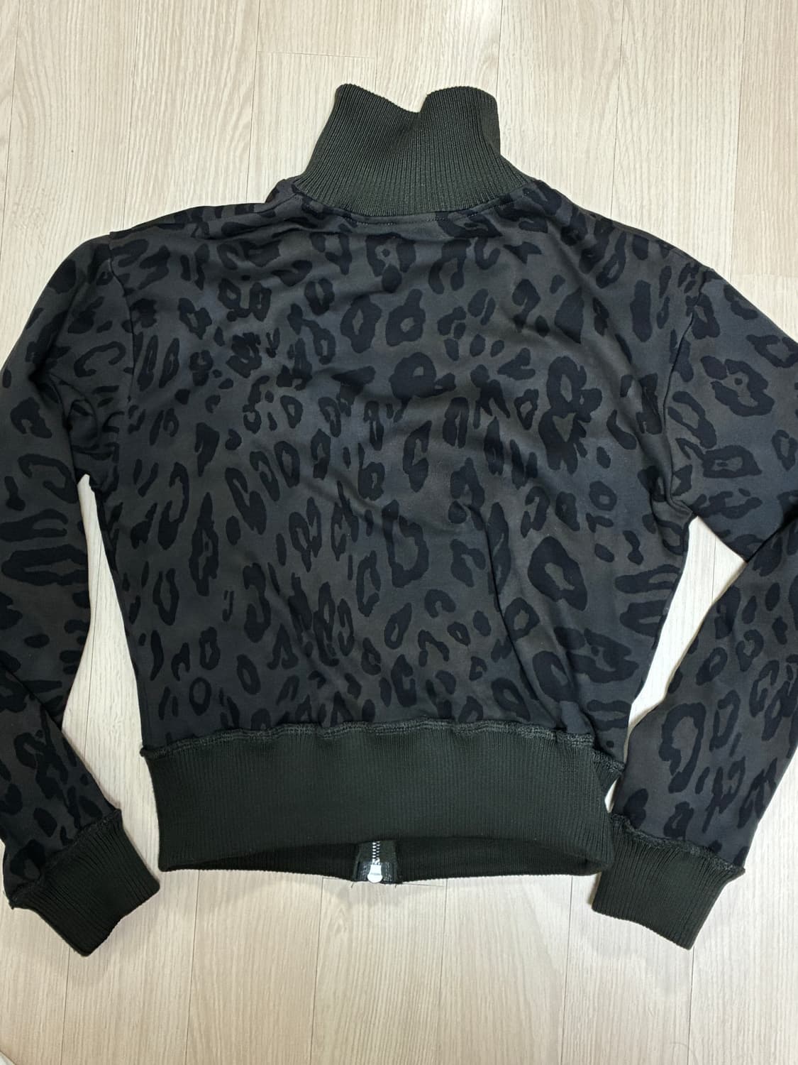 아캄 레오파드 로고 트랙자켓 상품이미지4