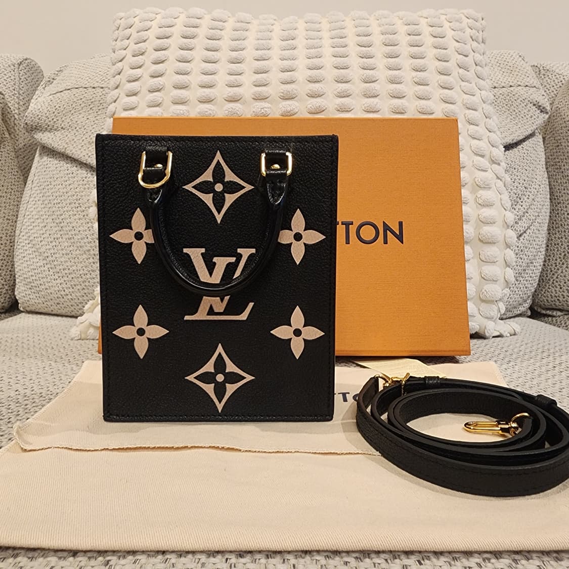 초민트급 루이비통 쁘띠 삭플라 미니 앙프렝뜨 바이컬러 블랙 베이지 상품이미지2