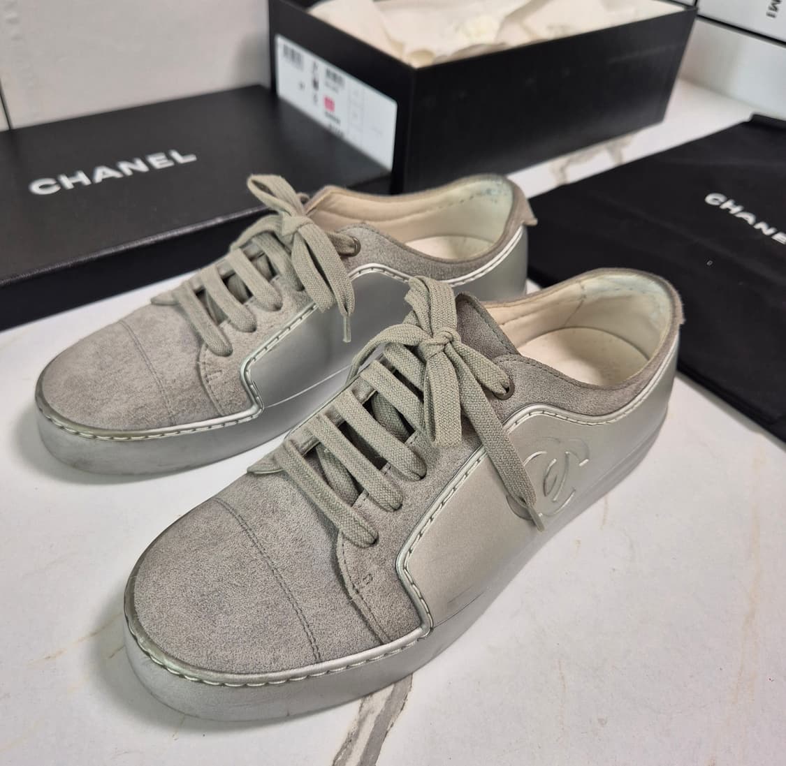 (정품) 샤넬 로우탑 스웨이드 스니커즈 36.5 상품이미지1