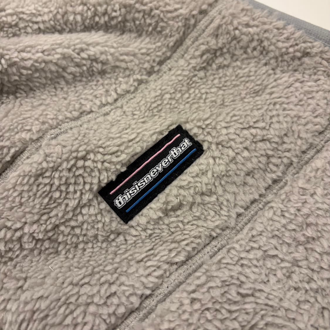 [S] 디스이즈네버댓 플리스 베스트 그레이 D83 상품이미지4