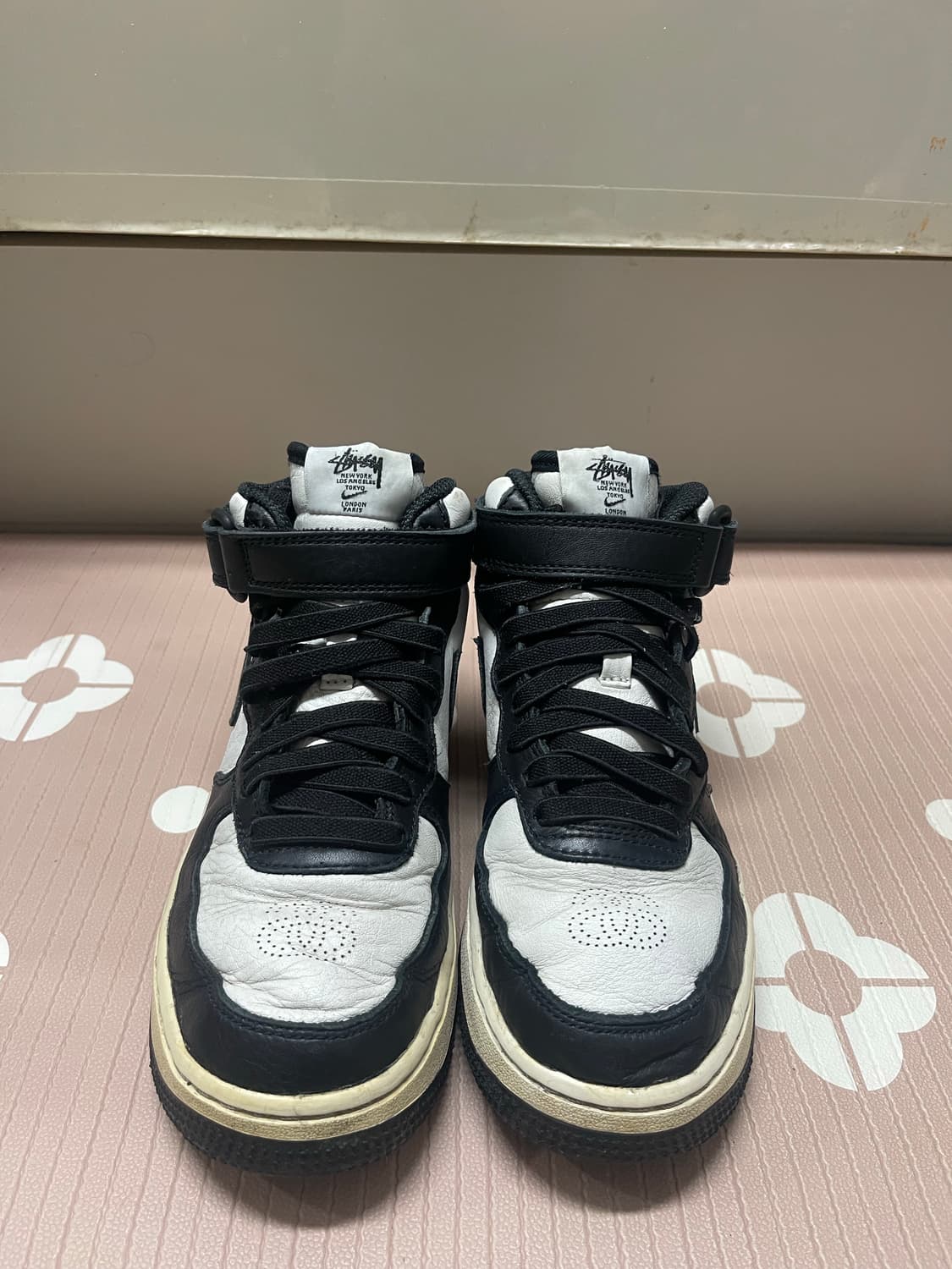 나이키x스투시 에어포스 1 '07 미드 SP 블랙 앤 라이트 본 235 상품이미지1