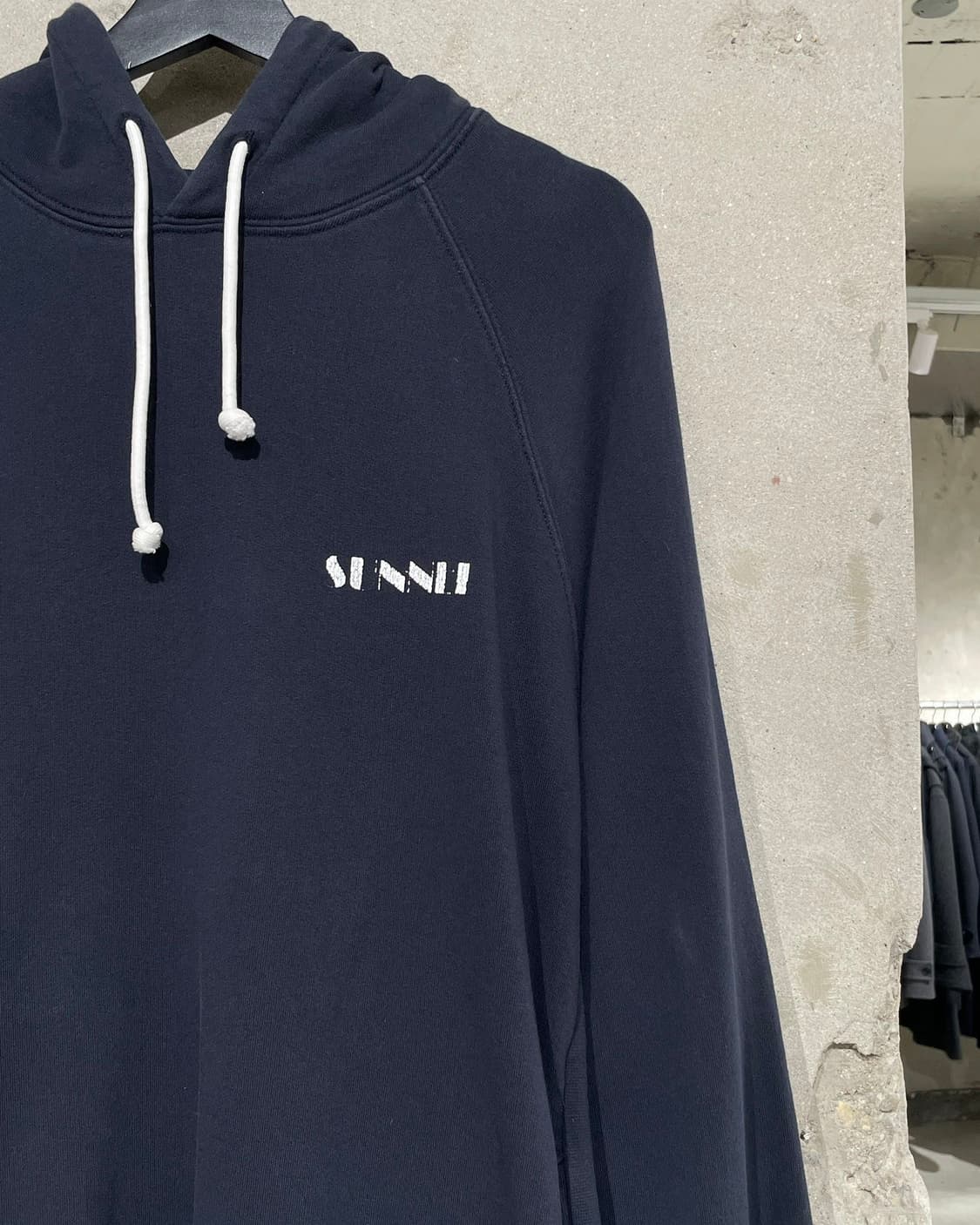 써네이 블랙 로고 래글런 스웻 후디 상품이미지3