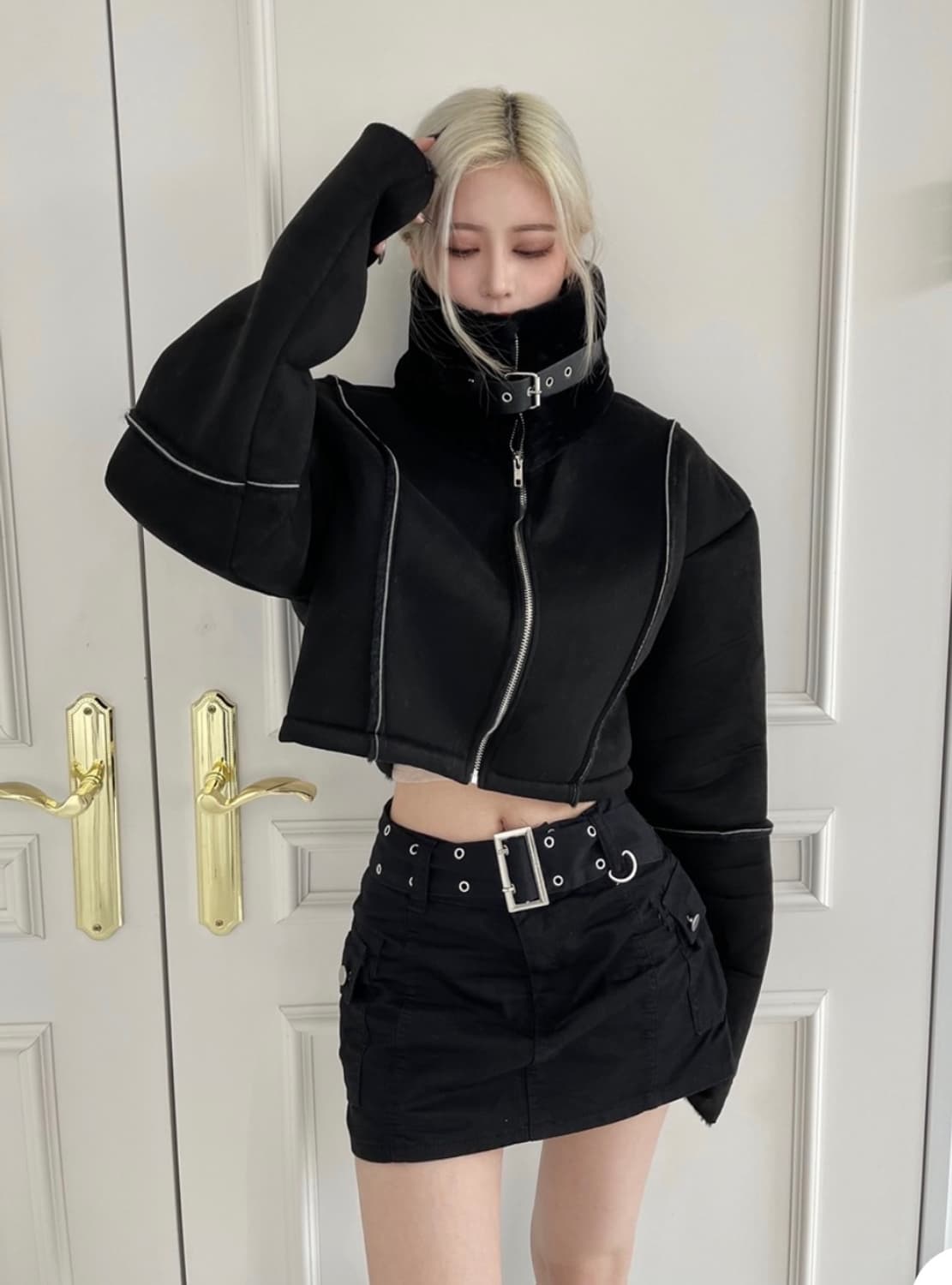 서우 블랙 퍼 크롭 무스탕  상품이미지1