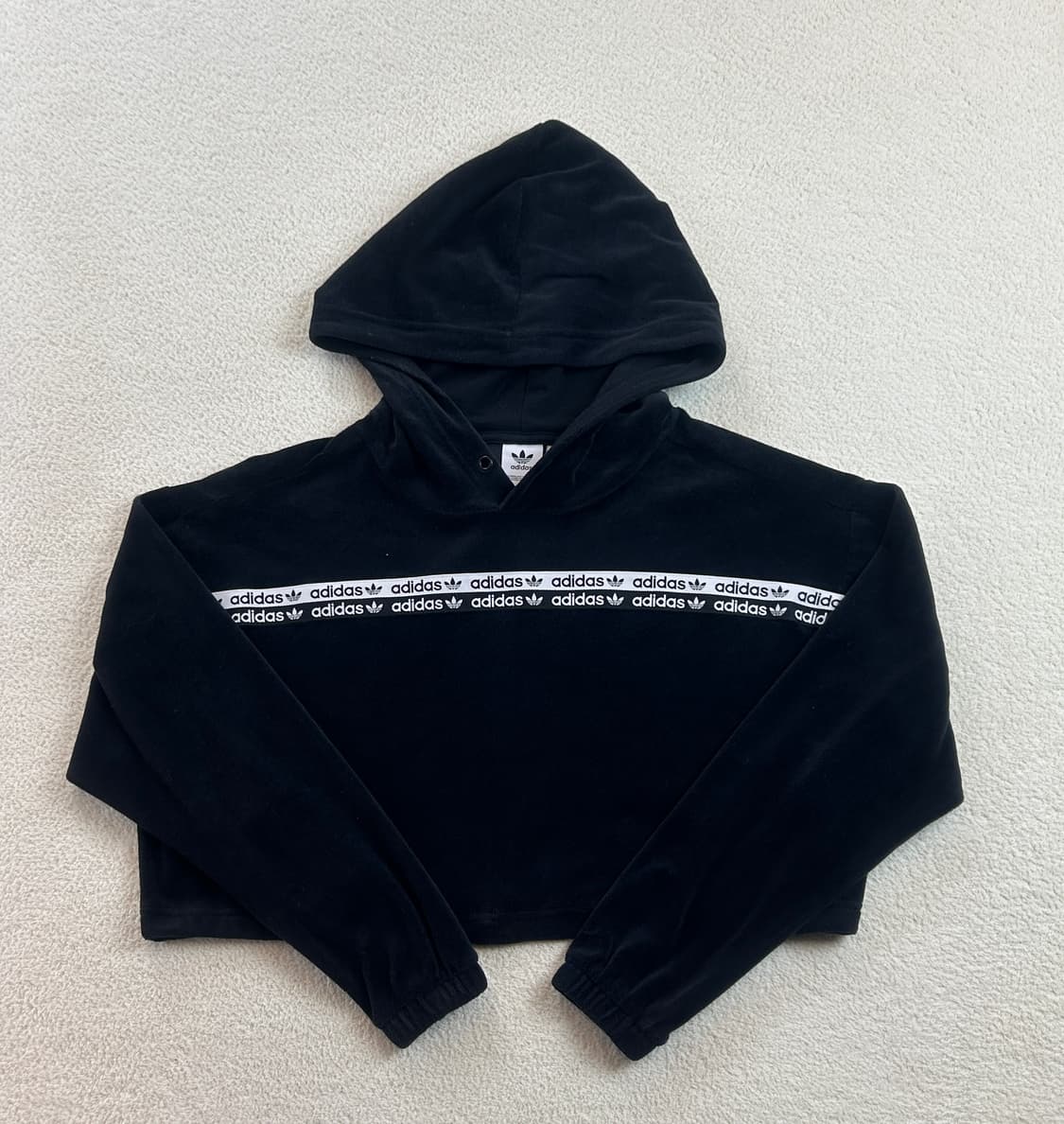 아디다스 벨벳 크롭 후드티 상품이미지1