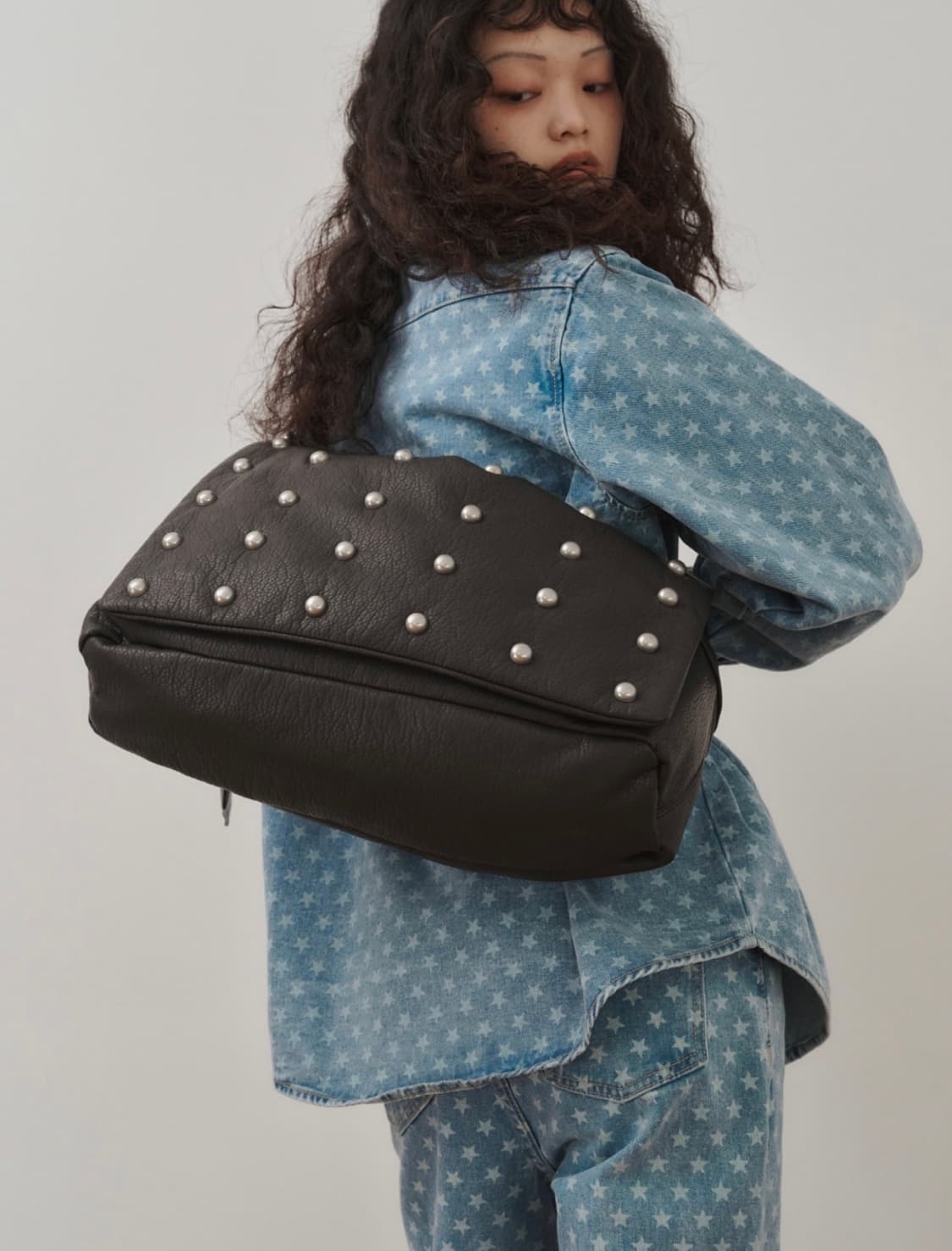 플리즈프로젝트 레더 메신저백 상품이미지1