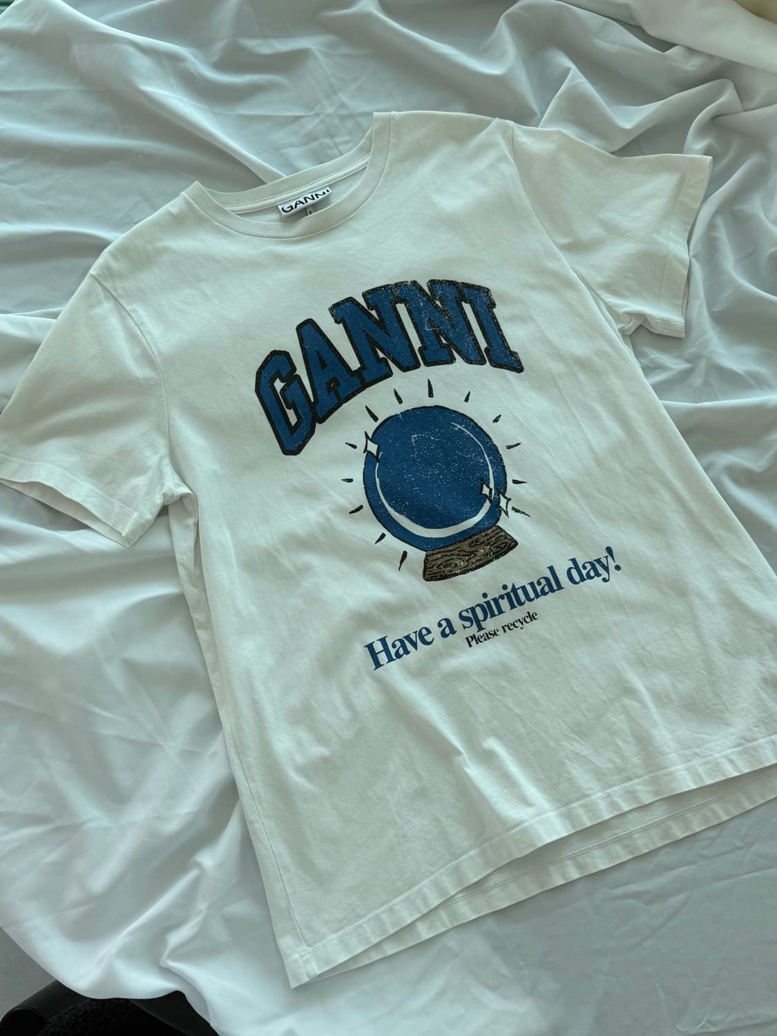 가니 유리구슬 프린팅 반팔 티셔츠 상품이미지2