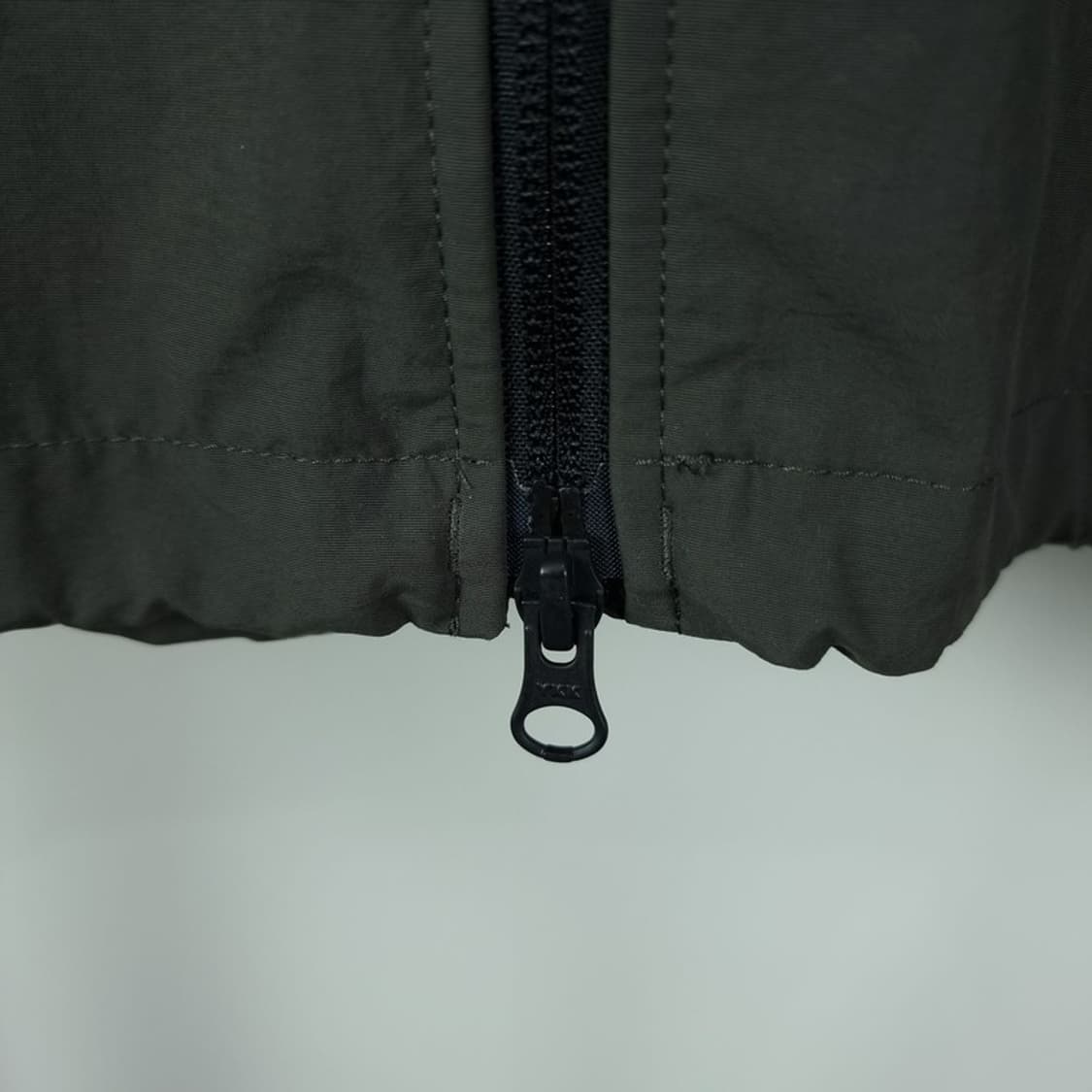 [노스페이스] 로고 자수 오버핏 후드 바람막이 자켓 M20102 상품이미지7