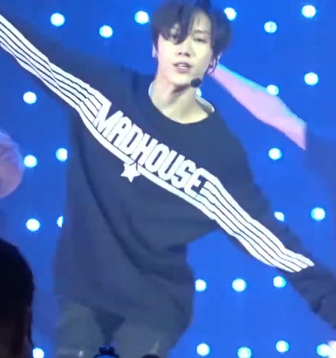 a.j.l madhouse 썸홀 스웨트셔츠 nct 텐 착용 상품이미지2